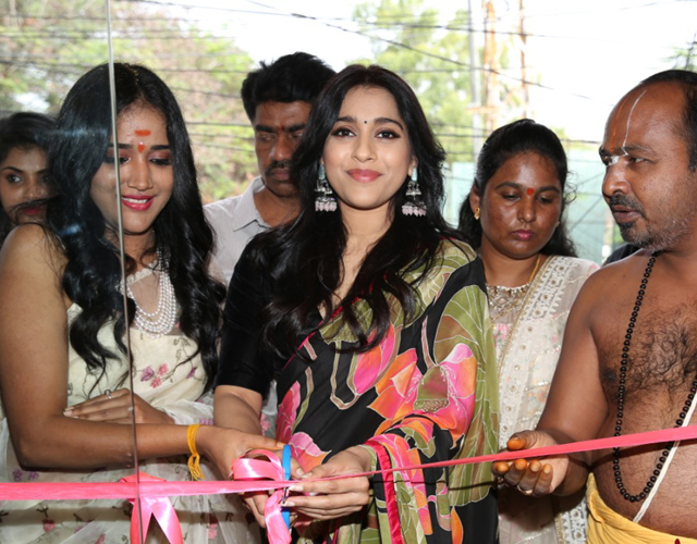 Rashmi Gautam Launches Fabric Studio at Kukatpally